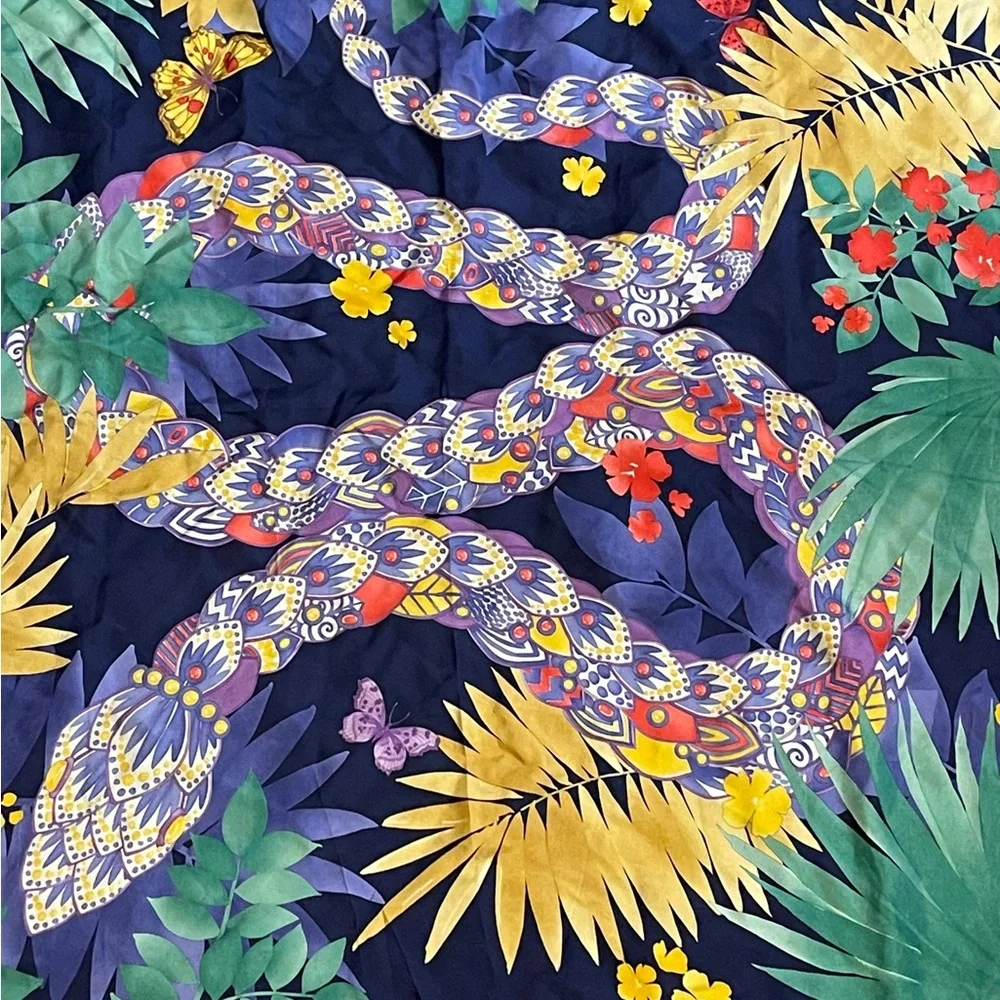 SALVATORE FERRAGAMO beautiful Print Silk Large Scarf